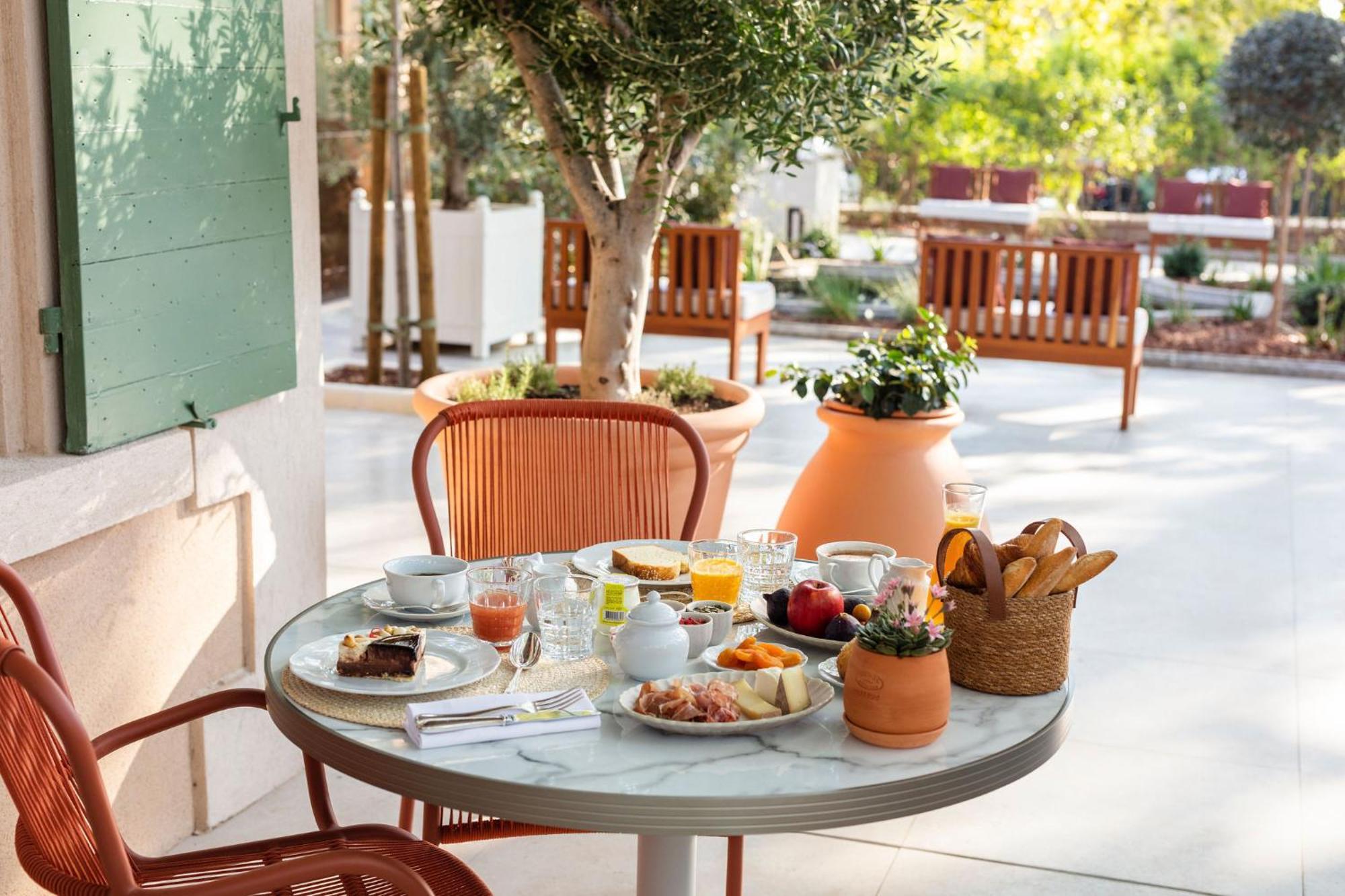 Hotel Et Restaurant La Bastide Bourrelly - Mathias Dandine Cabries Ngoại thất bức ảnh